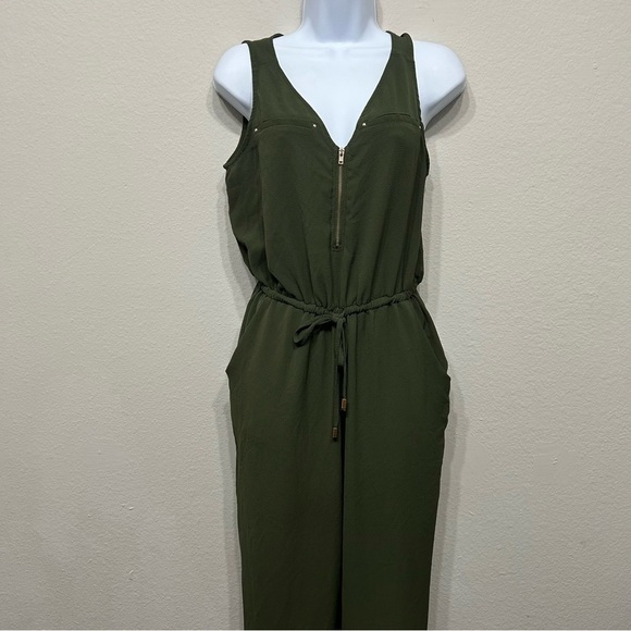 Woman military green jumpsuit. Sleeveless and v neck. Regular fit Size M - Picture 5 of 6